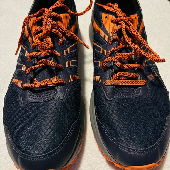 Almost Brand New High Performance Men’s Sneakers By ASICS - Size 12

Box 77 - Picture 3 of 9
